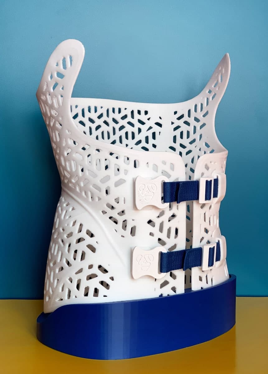 Immagine frontale e laterale del campione Exos Armor